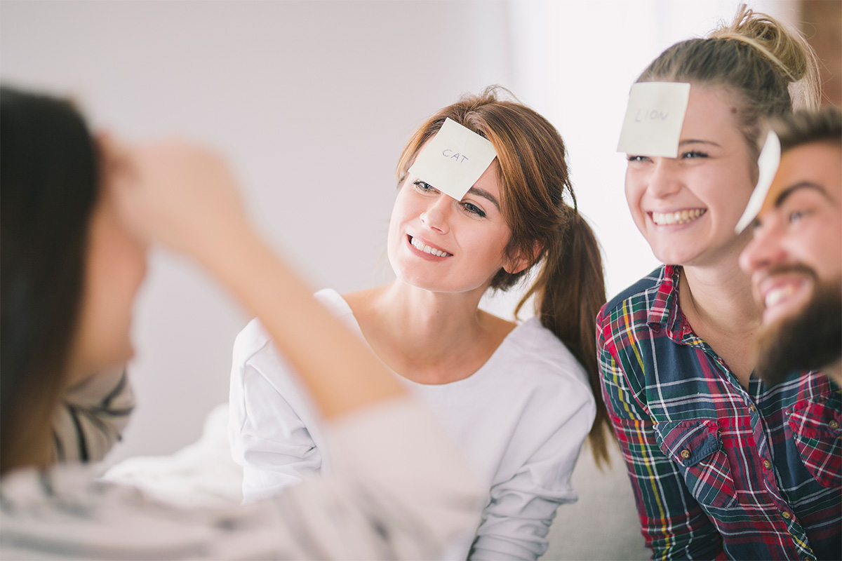 i gruppeterapi er der samarbejdsøvelser. Det må godt være sjovt at være i gruppeterapi